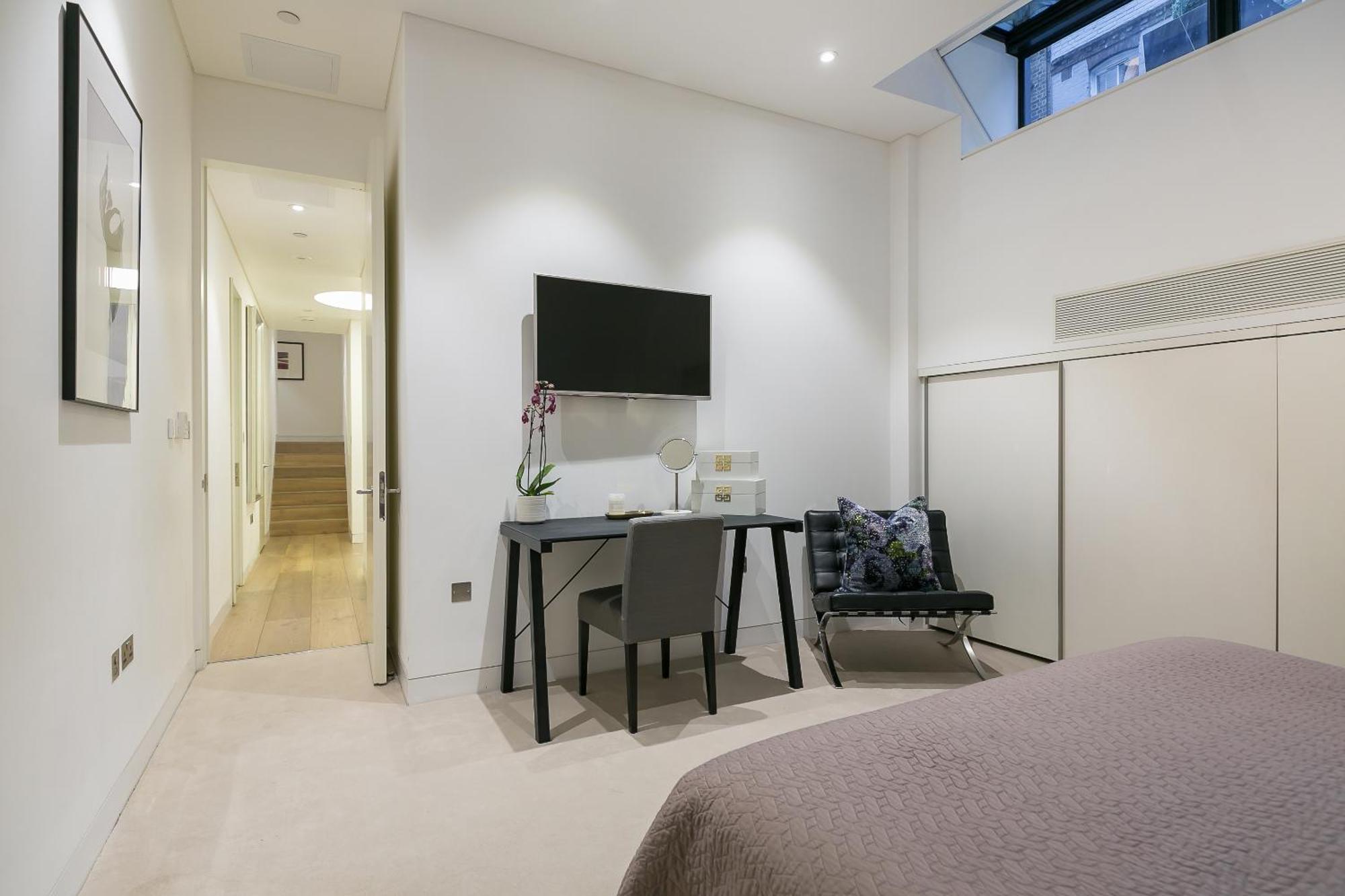 Urban Chic - Chiltern And Baker Apartment *