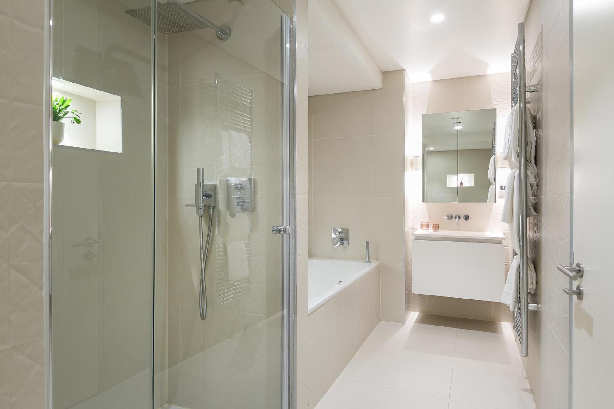 Urban Chic - Chiltern And Baker Apartment