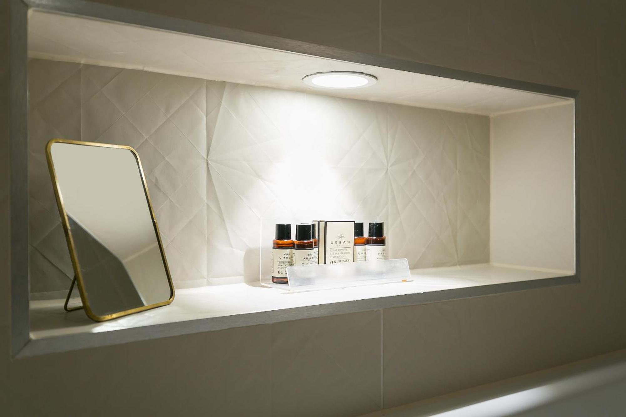 Urban Chic - Chiltern And Baker