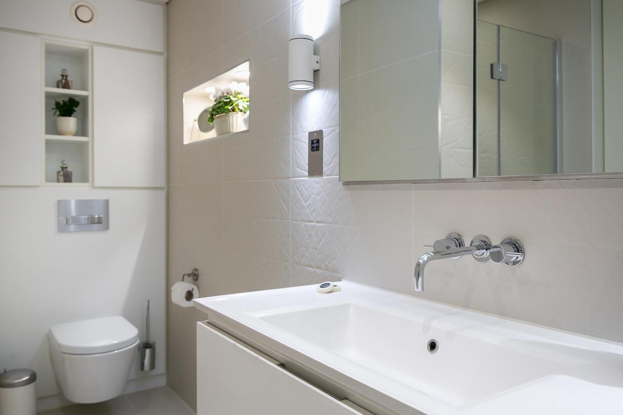 Urban Chic - Chiltern And Baker Apartment