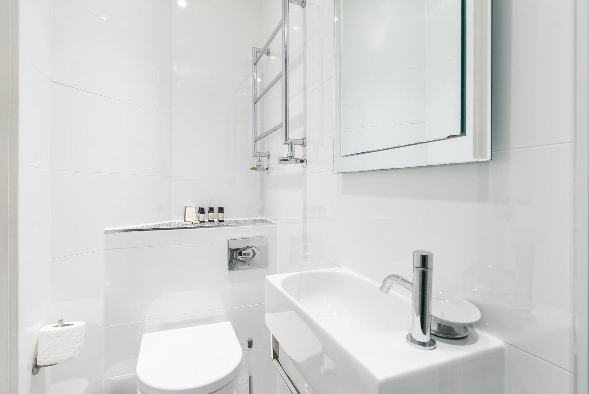 Urban Chic - Chiltern And Baker Apartment *
