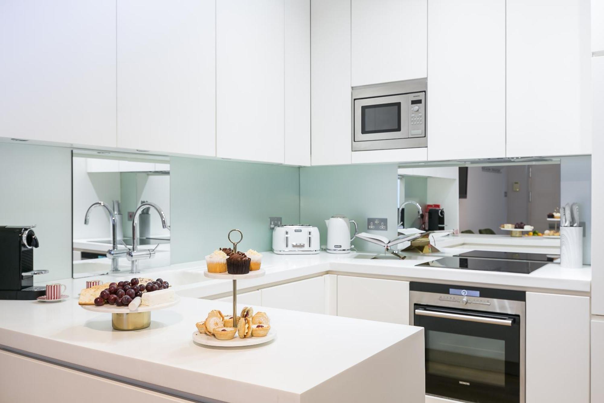 Urban Chic - Chiltern And Baker Apartment
